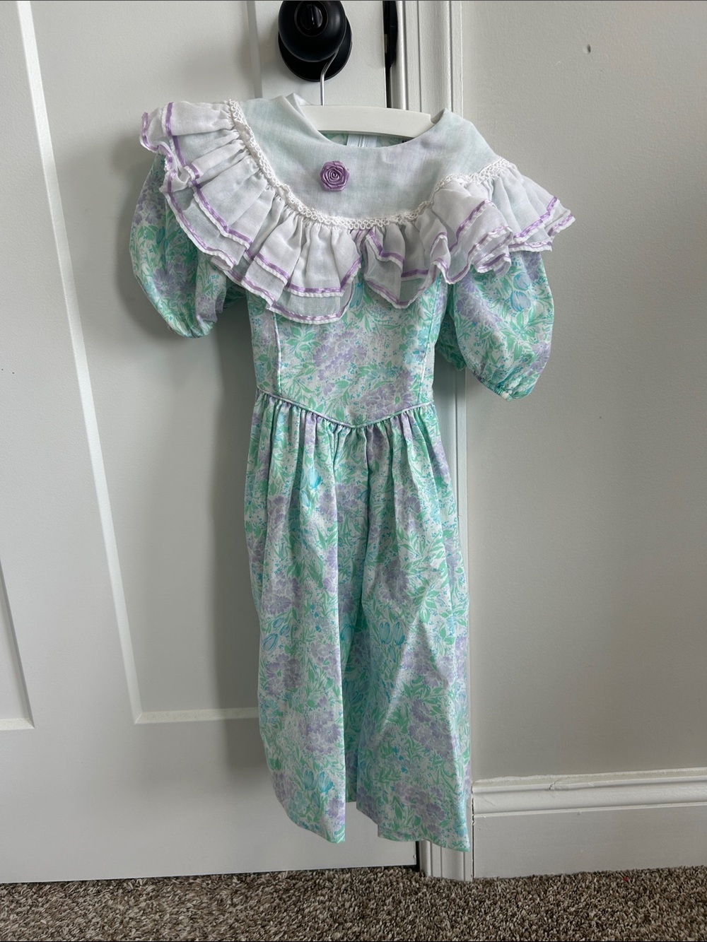 Vintage 80s Ruth of Carolina Pastel Floral Dress with Ruffled Collar - Picture 2 of 13